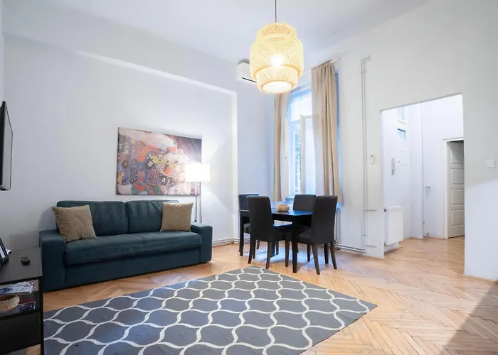 2 Bedroom Apartment Close To Opera House.